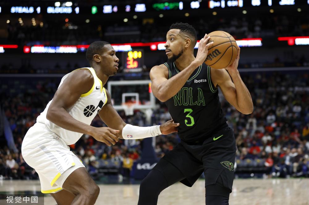 滕哈赫在观 滕哈赫在观