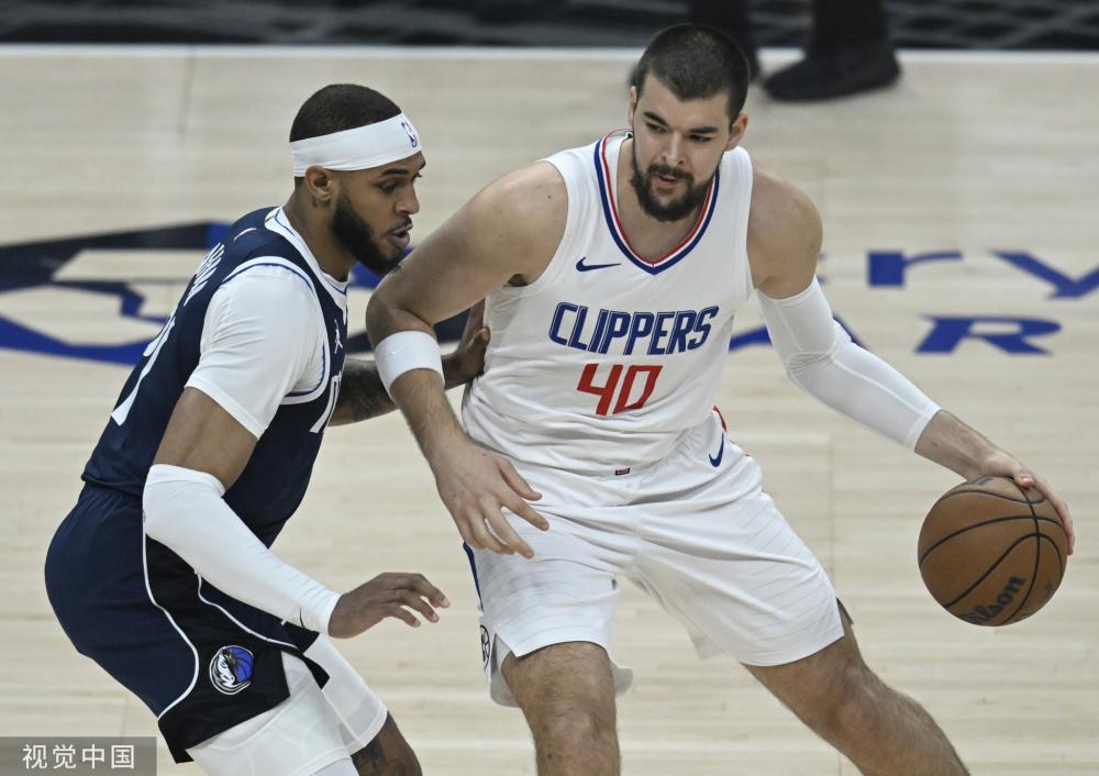 中形成更具 中形成更具